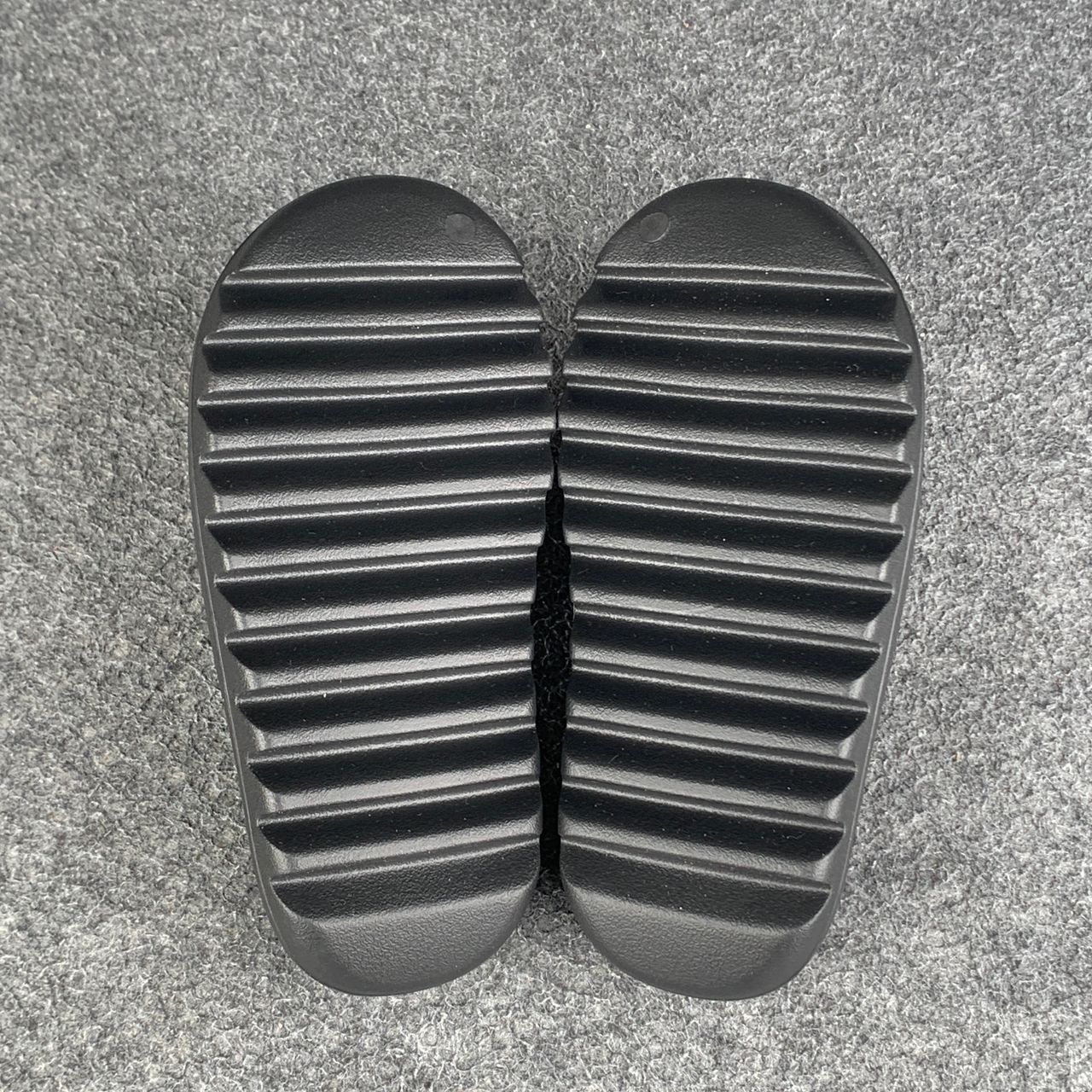 Yeezy Slides 'Onyx'