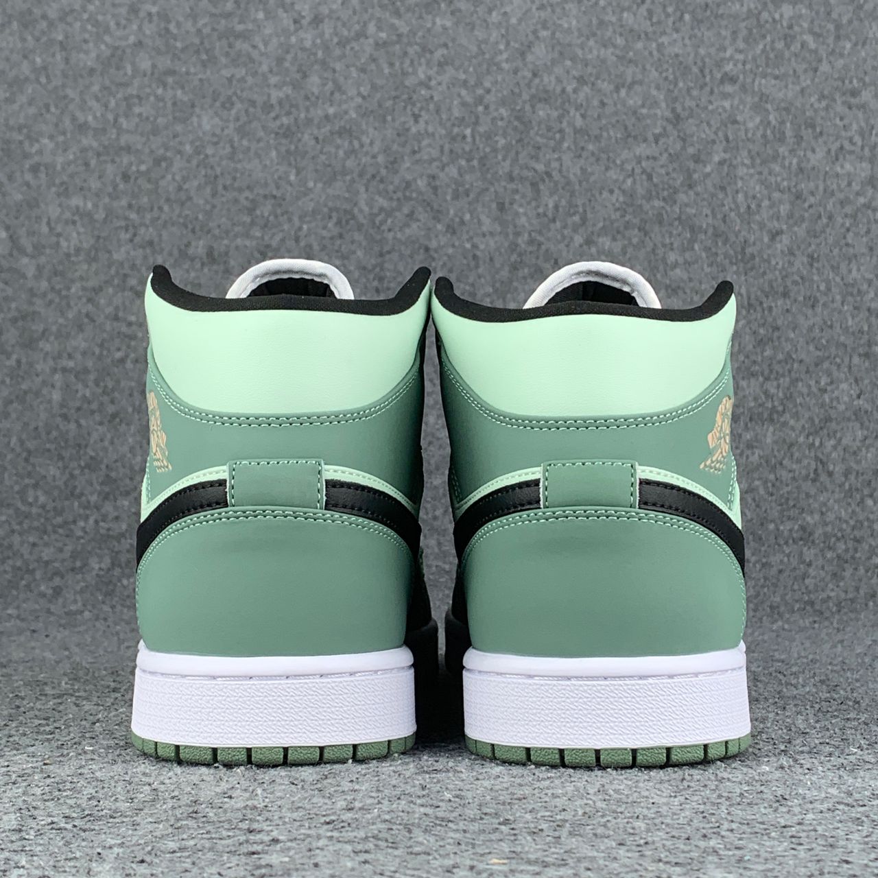 Wmns Air Jordan 1 Mid SE 'Dutch Green'