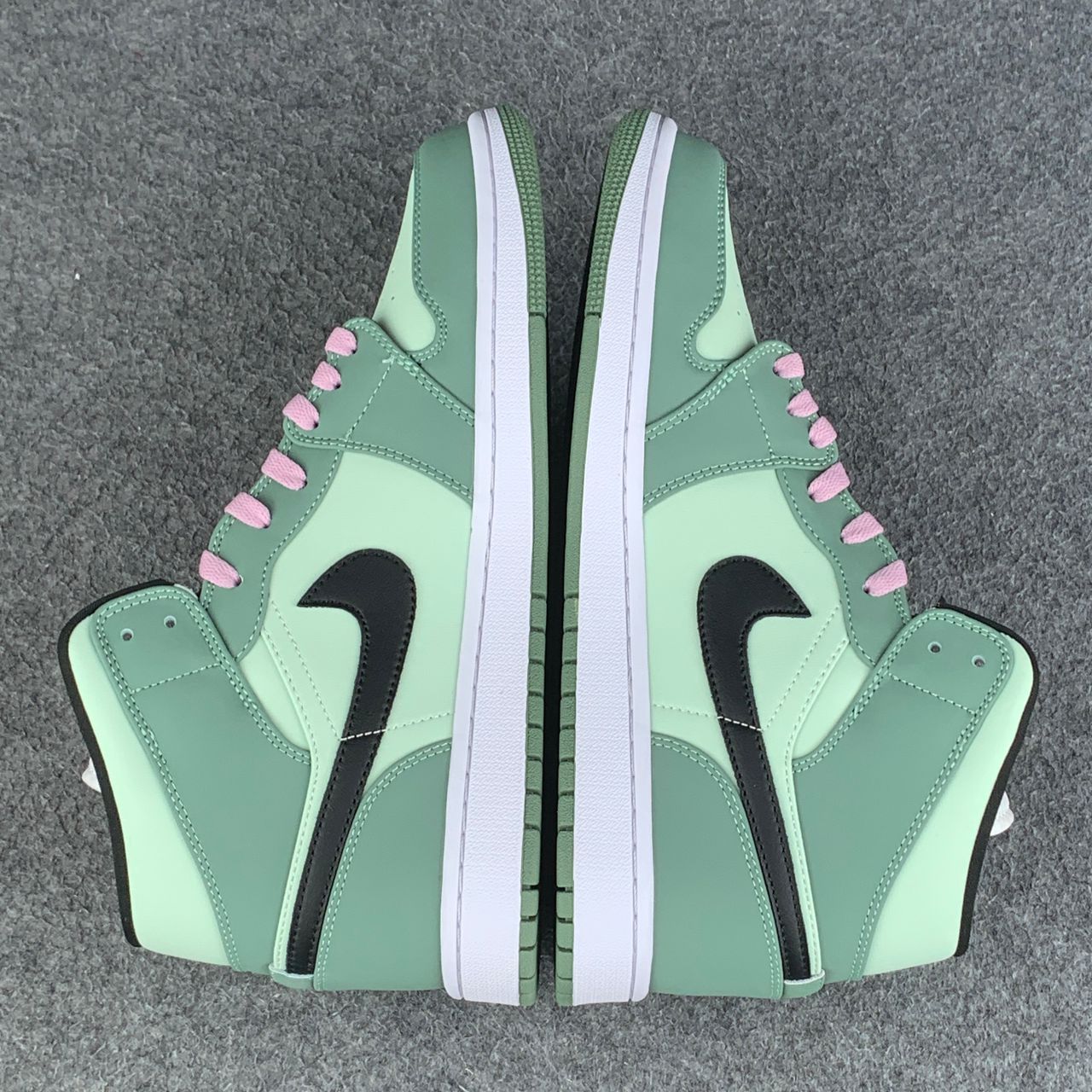 Wmns Air Jordan 1 Mid SE 'Dutch Green'