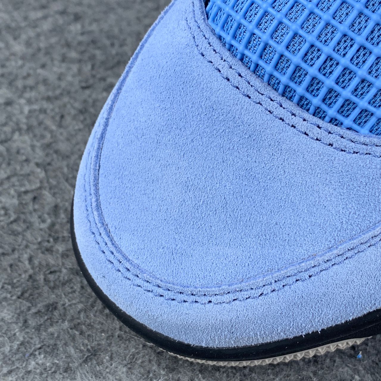 Air Jordan 4 Retro University Blue