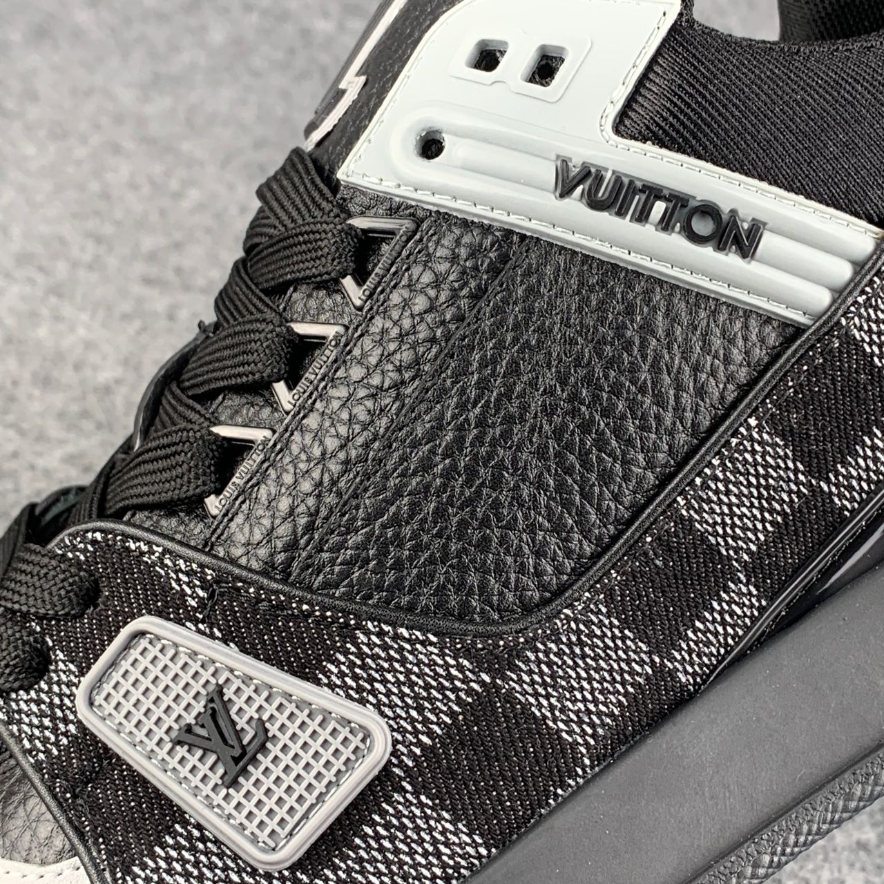 LV Trainer Damier 'Black'