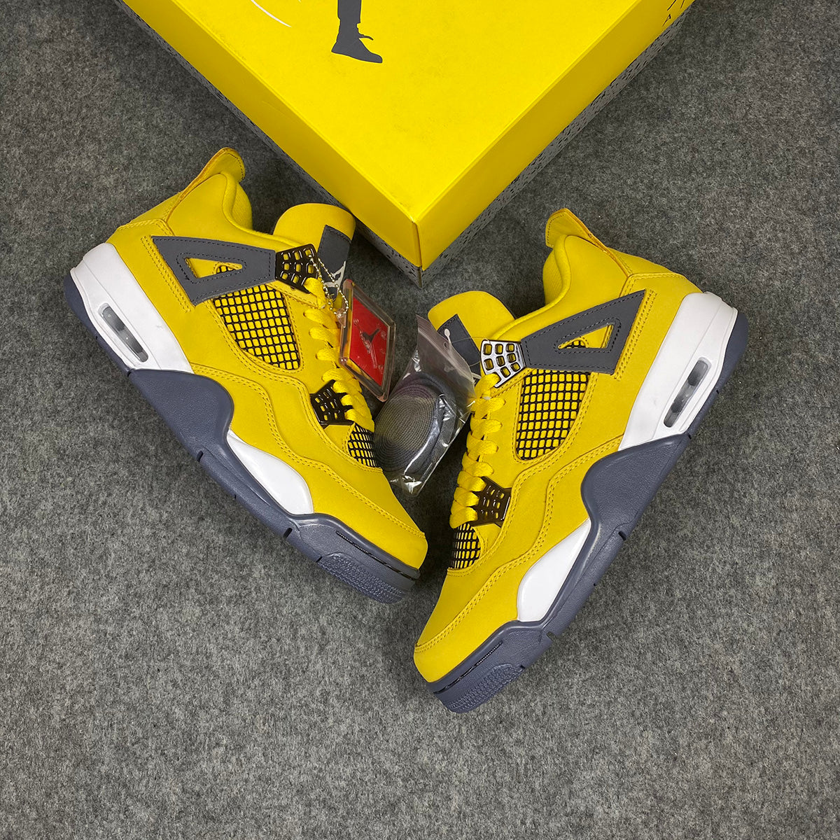 Air Jordan 4 Retro 'Lightning' 2021