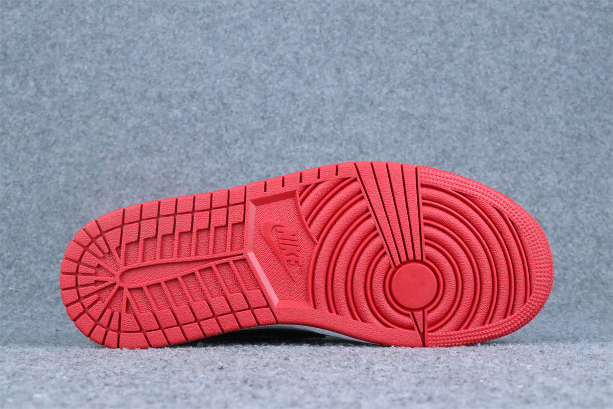 Air Jordan 1 Retro Low OG 'Chicago' 2025