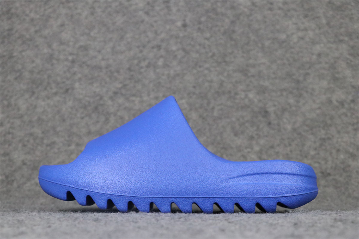 Yeezy Slides 'Azure'